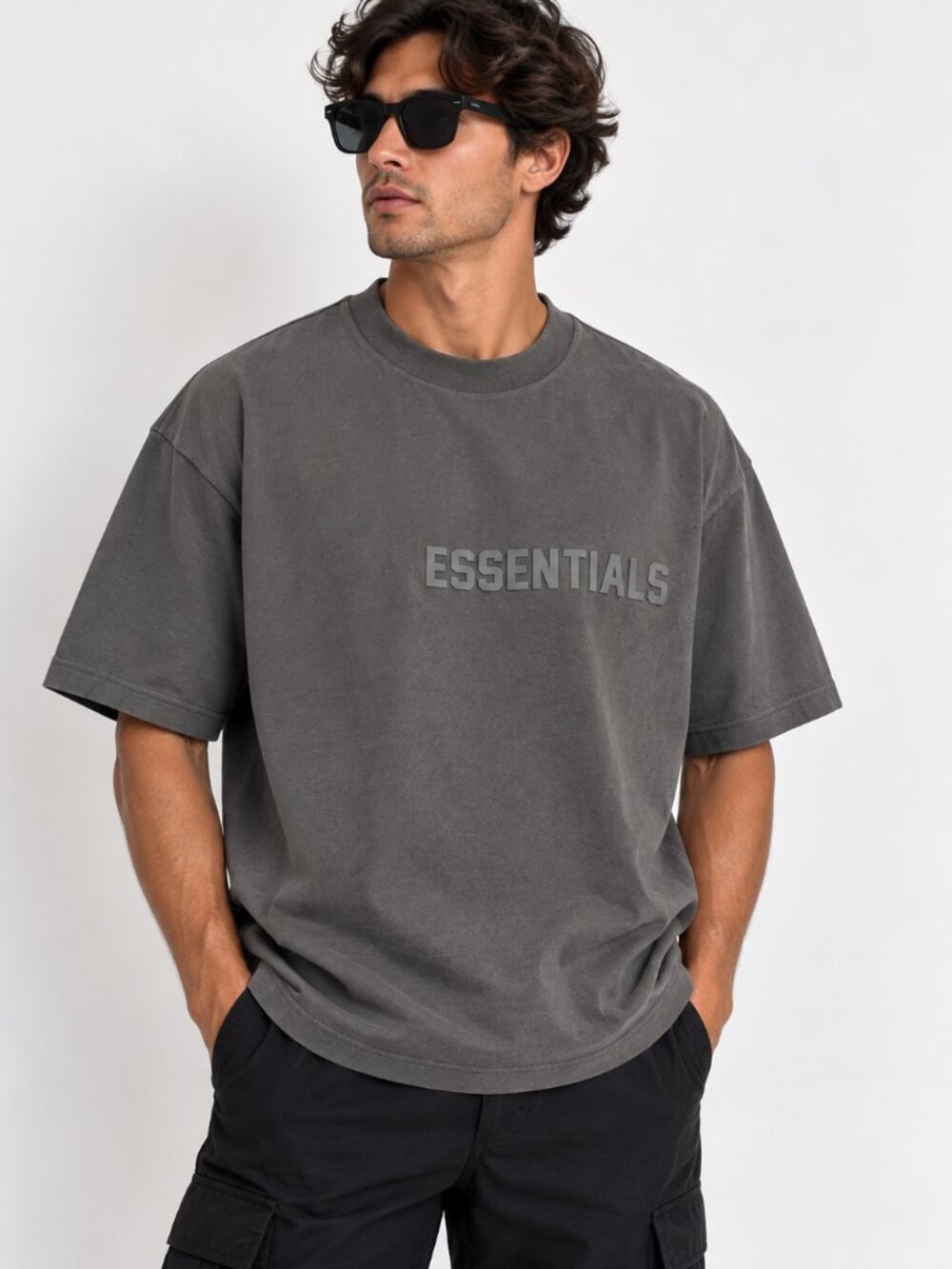 Essentials Fear of God Menโs Medium Charcoal Gray Logo T-Shirt Oversized